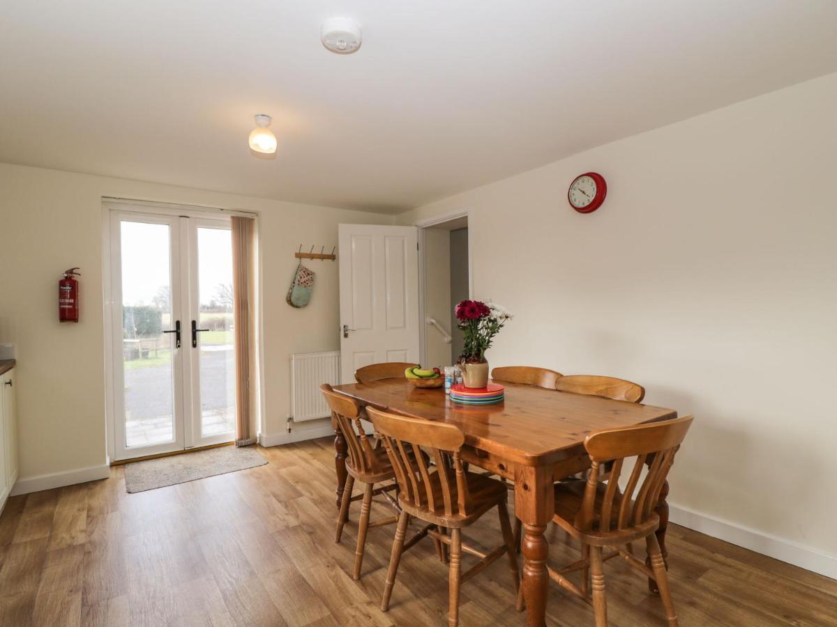 Stables Cottage Melksham Esterno foto